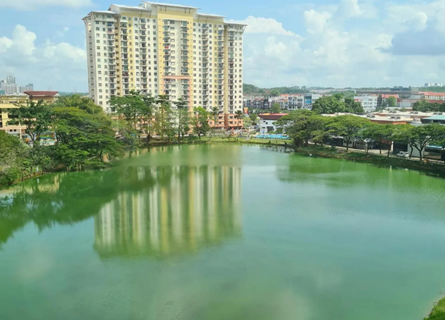 Studio Lake View At Palazio Mount Austin Ikea Aeon Free Netflix By Gdragon Homestay Johor Bahru 0*,