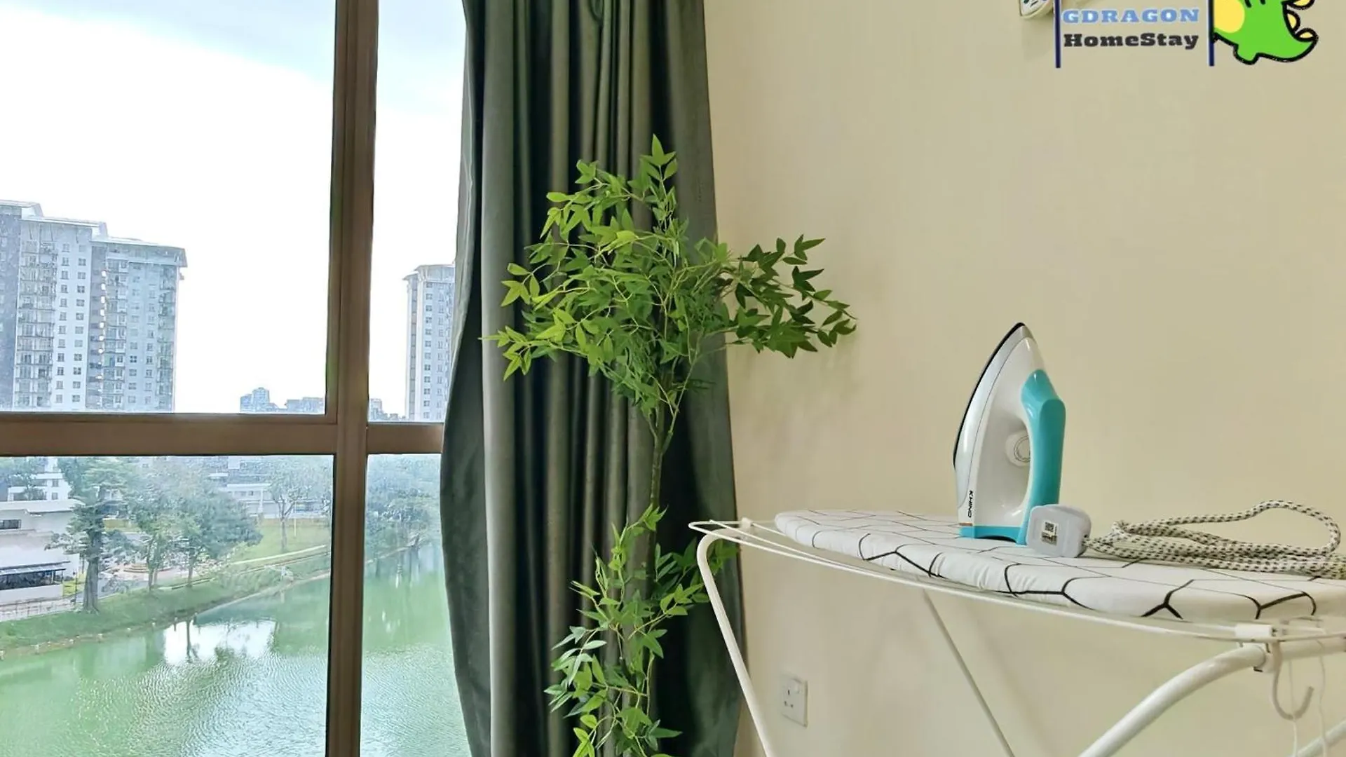 Studio Lake View At Palazio Mount Austin Ikea Aeon Free Netflix By Gdragon Homestay Johor Bahru
